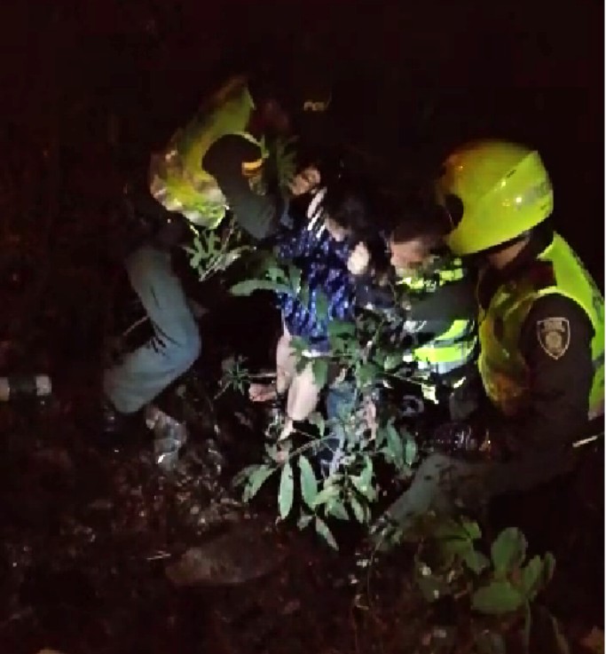 POLICÍAS RESCATAN A MUJER QUIEN ‘EBRIA’ SE ARROJÓ AL RÍO MAGDALENA