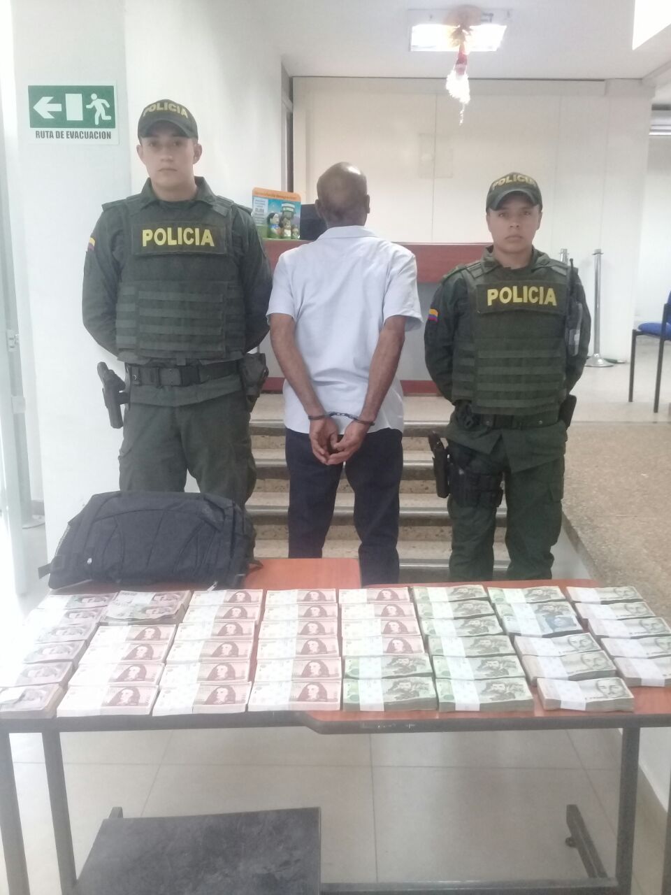 La Policía Nacional garantizando la seguridad en época decembrina.