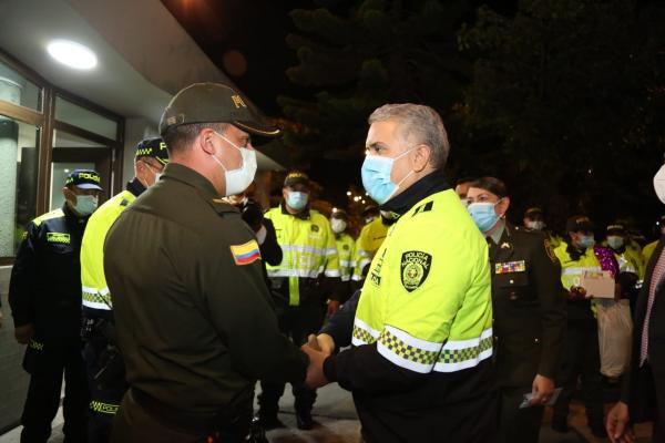 Presidente de la República encabezó visita a instalaciones policiales de Bogotá reconociendo el trabajo abnegado de los uniformados