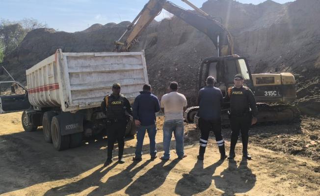 Los capturados presentan anotaciones judiciales por los delitos de inasistencia familiar y por falsedad para obtener pruebas de hecho.