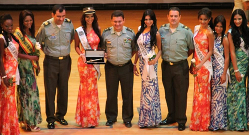 061114-reina-eleccion popular-policia nacional