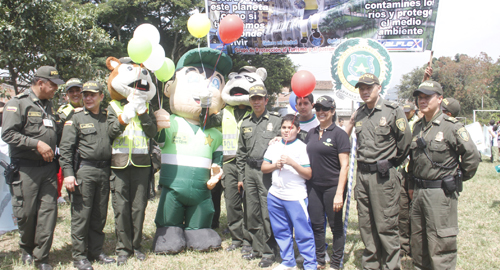 300715-actividad-ambiental-cali policia-ninos