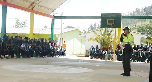 Policía SE REUNE EN COLEGIOS DE NARIÑO
