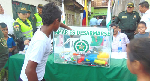 POLICIA-LIDERA- JORNADA-PLAN-DESARME-CAQUETA-NIÑOS