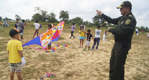 180811-actividad-cometas-amazonas-policia- internacional