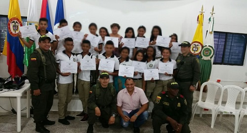 131214-estudiantes-grados-ambiental(1)