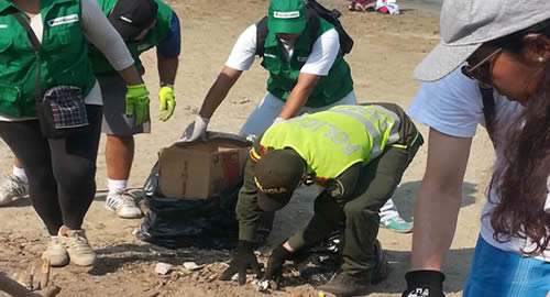 limpieza-playas-taganga-policia-santa-marta