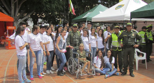 150915-actividad-entrega-sillas-ruedas-ocana-santander