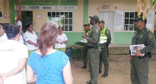 POLICIA NACIONAL-decor-no pierda-el viaje-cedulas-votos-inscripcion-ciudadano