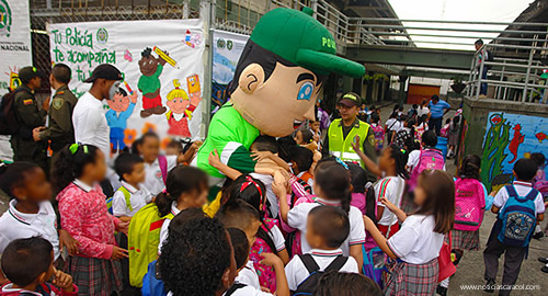 campana-cali-navidad-ninos-policia