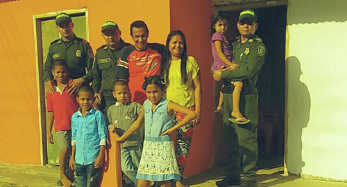 policiales-construyeron-sueno-a-familia