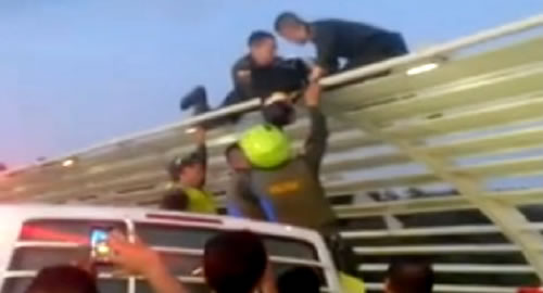 policias-evitan-suicidio-hombre-bucaramanga