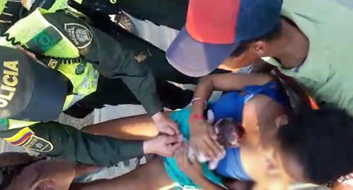 policias-cartagena-atendieron-parto-habitante-calle-via-nacimiento